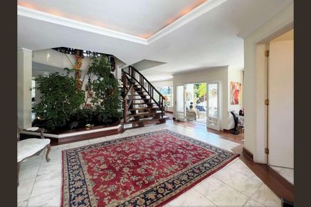 1_photo/94cf00092b.09604b2c146ebc17-ATLAS-0888a548-29dc-4c8d-b80f-5eb7de7abd7c.jpg de casa à venda com 4 quartos, 752m² em Palos Verdes, Carapicuíba