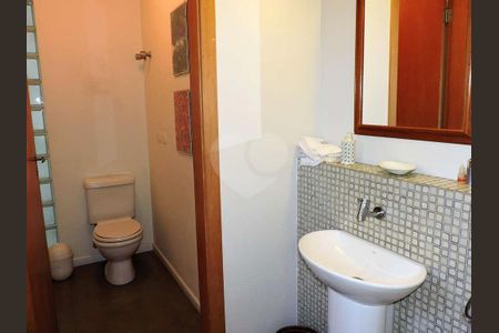 20_photo/94cf000993.fbcd7a2e7ac63d93-ATLAS-b7b1e684-def5-40e1-b48b-cb7df00d6efc.jpg de casa de condomínio à venda com 3 quartos, 275m² em Vila Santo Antônio, Cotia