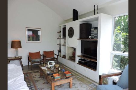 25_photo/94cf000993.fbcd7a2e7ac63d93-ATLAS-dd5ac472-ff68-47ea-abc7-3a66641099bc.jpg de casa de condomínio à venda com 3 quartos, 275m² em Vila Santo Antônio, Cotia