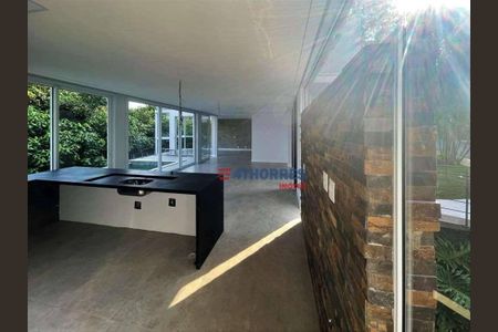 4_photo/94cf000ab5.40792d5e828b0cf7-ATLAS-044d8bb3-517a-47e5-97fd-89e33bed88fd.jpg de casa à venda com 4 quartos, 436m² em Parque Silvino Pereira, Carapicuíba