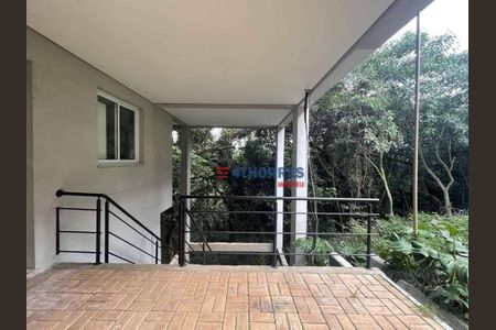 9_photo/94cf000ab5.40792d5e828b0cf7-ATLAS-e49aaea6-eccb-46c1-bc67-44441c5e7e2a.jpg de casa à venda com 4 quartos, 436m² em Parque Silvino Pereira, Carapicuíba