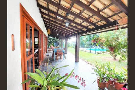 2_photo/94cf000cab.dc8bbd111761e841-ATLAS-02562b7e-0c2a-4213-a4ef-cdfc5ef3f843.jpg de casa de condomínio à venda com 3 quartos, 535m² em Chácara dos Lagos, Carapicuíba