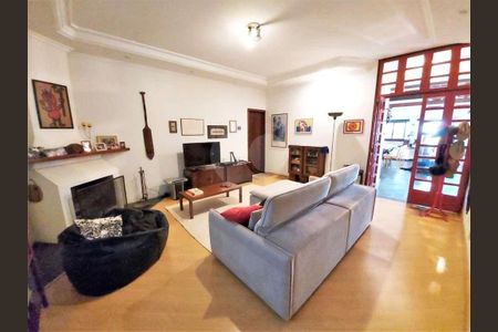 13_photo/94cf000cab.dc8bbd111761e841-ATLAS-dddfe62e-bdf5-45f0-937c-bc56660083d8.jpg de casa de condomínio à venda com 3 quartos, 535m² em Chácara dos Lagos, Carapicuíba