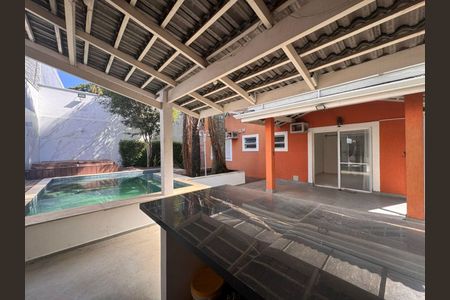 12_photo/94cf000e03.5cacb5cd1a05b02e-ATLAS-693a815c-17de-4dba-863b-4cc5bbcfdab1.jpg de casa de condomínio à venda com 3 quartos, 250m² em Palos Verdes, Carapicuíba