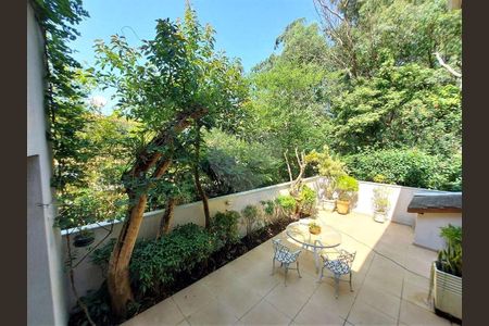 12_photo/94cf000e85.cc80a849dbb3670d-ATLAS-2ef2d888-46e2-465a-b860-9df9af82a9a7.jpg de casa de condomínio à venda com 5 quartos, 350m² em Palos Verdes, Carapicuíba