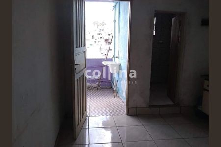 6_photo/94cf0010e7.ceff8192393c33de-ATLAS-7ef0bf58-44a0-4ade-9cf4-773254b73fd3.jpg de casa à venda com 5 quartos, 220m² em Jardim Ana Estela, Carapicuíba