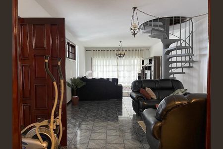 5_photo/94cf003193.ceff8192393c33de-ATLAS-1528c596-e32a-4ed5-aded-d70833fffd53.jpg de casa à venda com 5 quartos, 202m² em Vila Silviania, Carapicuíba