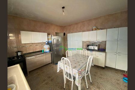 10_photo/94cf003a7f.eb4747a7722cd593-ATLAS-4a3ba3d4-511a-46af-983f-4806b6e3e156.jpg de casa à venda com 5 quartos, 90m² em Jardim Planalto, Carapicuíba