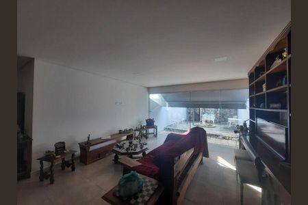 5_photo/94cf005087.b7a28b76476596d7-ATLAS-36792da0-c517-4e3a-b76f-a1a6b71502c3.jpg de casa de condomínio à venda com 3 quartos, 600m² em Chacara Santa Lucia, Carapicuíba