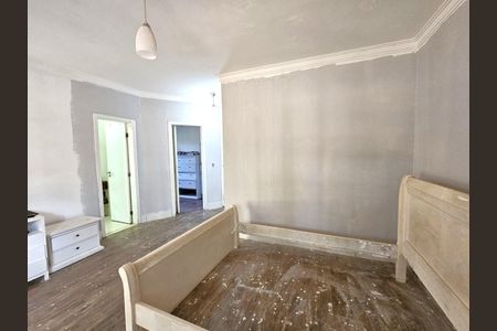 5_photo/94cf0050cb.df2406aa61ba3211-ATLAS-231865b0-0d16-4256-8d4a-2bf8eaa3ee1e.jpg de casa de condomínio à venda com 3 quartos, 400m² em Chácara Vale do Rio Cotia, Carapicuíba