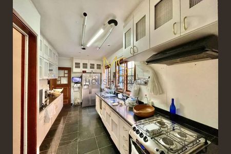 10_photo/94cf00546f.d70948cd37f6cfc6-ATLAS-55cb37de-65b8-48e6-82a0-d1fb27cdeeab.jpg de casa à venda com 6 quartos, 528m² em Chácara Vale do Rio Cotia, Carapicuíba