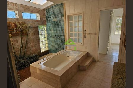 21_photo/94cf0054f9.eb2bd2a9c3b2ded2-ATLAS-39c5cbed-fe15-404b-9618-4cdbb056b08f.jpg de casa à venda com 3 quartos, 380m² em Chácara Vale do Rio Cotia, Carapicuíba