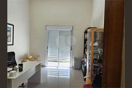 10_photo/94cf0055a9.8d9d2e8c4e07ca84-ATLAS-3fd6f47a-ae5a-4c45-8d42-6fb42b23f7bc.jpg de casa à venda com 3 quartos, 358m² em Chácara Vale do Rio Cotia, Carapicuíba