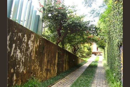 10_photo/94cf005627.dd63bef89a0f751f-ATLAS-a8b8587a-e7e7-4b39-9ae8-96c00f7af294.jpg de casa de condomínio à venda com 3 quartos, 450m² em Chácara dos Junqueiras, Carapicuíba