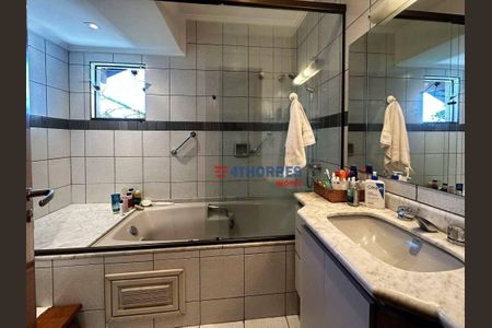 3_photo/94cf00579f.b236c1c8cef7f9e8-ATLAS-0270aed8-289f-486c-adaf-cdb554afdff1.jpg de casa à venda com 3 quartos, 435m² em Chácara dos Junqueiras, Carapicuíba