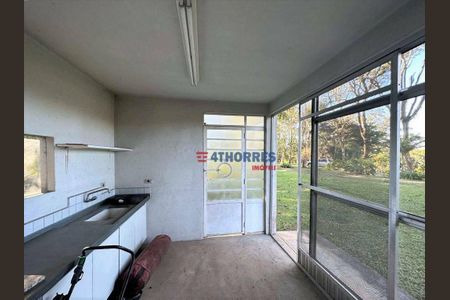 12_photo/94cf00579f.b236c1c8cef7f9e8-ATLAS-6b25a97e-924f-45b6-ba44-f2c9c9b7ca7e.jpg de casa à venda com 3 quartos, 435m² em Chácara dos Junqueiras, Carapicuíba