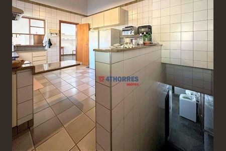 12_photo/94cf00579f.b236c1c8cef7f9e8-ATLAS-a04ed1c8-e536-49c5-acf5-3650c12e05af.jpg de casa à venda com 3 quartos, 435m² em Chácara dos Junqueiras, Carapicuíba