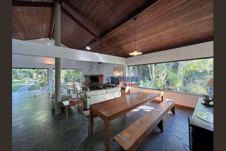 32_photo/94cf00579f.b236c1c8cef7f9e8-ATLAS-d6bc2ada-7f4c-470f-8e80-e9a653c2e387.jpg de casa à venda com 3 quartos, 435m² em Chácara dos Junqueiras, Carapicuíba