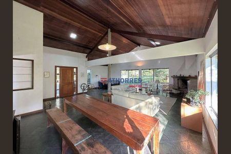 31_photo/94cf00579f.b236c1c8cef7f9e8-ATLAS-fb9ccf0a-c4b9-4198-ad28-9305d3728998.jpg de casa à venda com 3 quartos, 435m² em Chácara dos Junqueiras, Carapicuíba