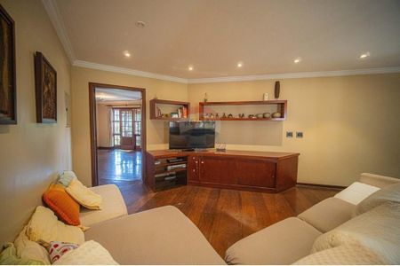 13_photo/94cf0057cd.9e8f1c97e4a047f1-ATLAS-e63da4c8-2b06-41c4-b95d-84437776c37c.jpg de casa à venda com 4 quartos, 346m² em Chácara dos Junqueiras, Carapicuíba