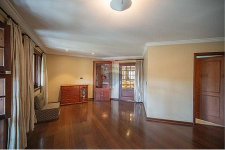 18_photo/94cf0057cd.9e8f1c97e4a047f1-ATLAS-e782ffa9-c618-4918-87a5-c7064b13d0ff.jpg de casa à venda com 4 quartos, 346m² em Chácara dos Junqueiras, Carapicuíba