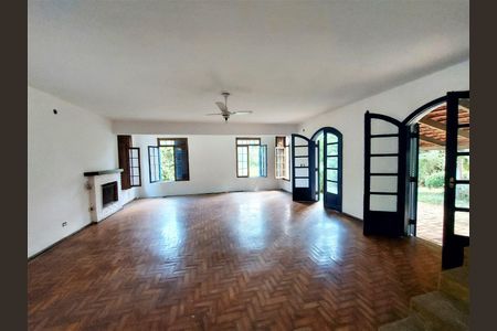 10_photo/94cf005c2b.b7a28b76476596d7-ATLAS-a19bf303-4784-4e13-8c69-9b53b634ec49.jpg de casa de condomínio à venda com 3 quartos, 300m² em Nova Fazendinha, Carapicuíba