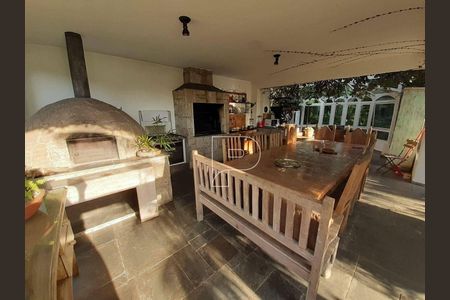 99_photo/94cf005e23.ea002ca8a54f6c9b-ATLAS-01a1be77-1d09-49c0-9cf2-d357b8c85e18.jpg de casa à venda com 5 quartos, 831m² em Nova Fazendinha, Carapicuíba