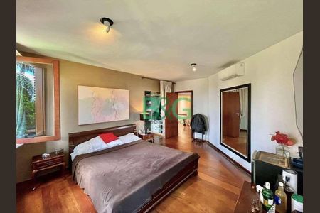 13_photo/94cf005e35.44cb305f75931be4-ATLAS-e9fa7d83-4dc0-44d7-80d2-eafc28343032.jpg de casa à venda com 6 quartos, 624m² em Nova Fazendinha, Carapicuíba