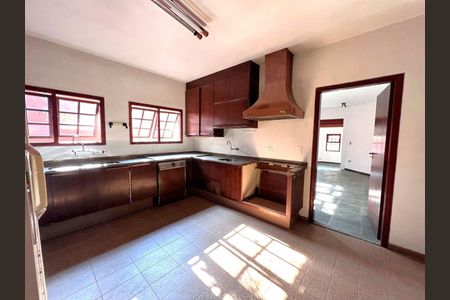 12_photo/94cf005e53.9612c2c0390caf5f-ATLAS-bd438a11-b27b-43c3-b28b-2414c46dbcf6.jpg de casa à venda com 4 quartos, 570m² em Nova Fazendinha, Carapicuíba