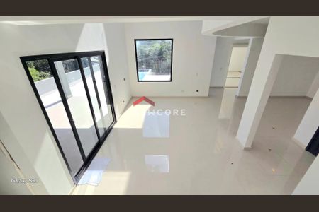 24_photo/94cf00610f.49e5f4e107e90c19-ATLAS-04d7e6d9-96ae-49e5-8061-4091fa0180f1.jpg de casa de condomínio à venda com 3 quartos, 300m² em Chácara Moinho Velho, Carapicuíba