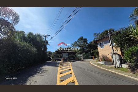 38_photo/94cf00610f.49e5f4e107e90c19-ATLAS-0fb272f8-2398-4b65-bcf4-70536aabe9f8.jpg de casa de condomínio à venda com 3 quartos, 300m² em Chácara Moinho Velho, Carapicuíba