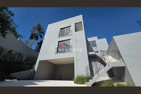 4_photo/94cf00610f.49e5f4e107e90c19-ATLAS-89b4e535-81d0-4340-884e-d3742ce01093.jpg de casa de condomínio à venda com 3 quartos, 300m² em Chácara Moinho Velho, Carapicuíba