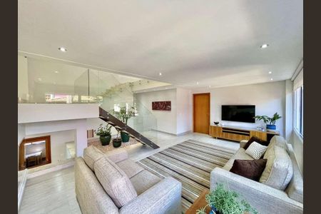 5_photo/94cf0061b1.588d4a7fb74764b6-ATLAS-cb6c4ec6-d839-4bd3-8f6e-62c3ce1cd3de.jpg de casa de condomínio à venda com 4 quartos, 453m² em Nova Fazendinha, Carapicuíba