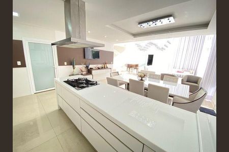 8_photo/94cf0061c3.7e2ea02b9085bf9d-ATLAS-c6be8b5a-3058-41c9-918e-379a67c38b9f.jpg de casa à venda com 4 quartos, 463m² em Chácara Moinho Velho, Carapicuíba