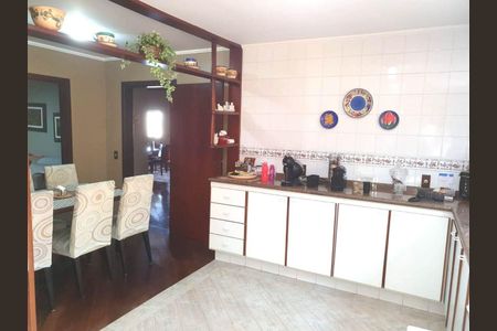 13_photo/94cf006217.7d44486df2fbe63f-ATLAS-e540044f-f83f-4c6b-8415-839e46bce8c3.jpg de casa à venda com 4 quartos, 341m² em Chácara Moinho Velho, Carapicuíba