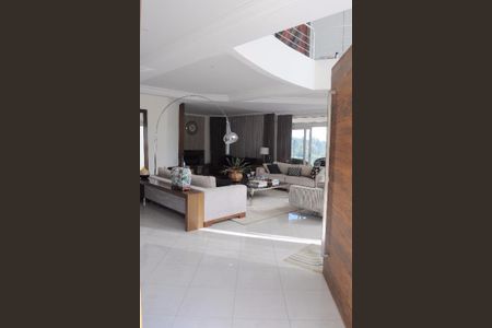 11_photo/94cf00625d.7e2ea02b9085bf9d-ATLAS-2db4d32c-1708-42b7-ad34-b0e7d615011f.jpg de casa de condomínio à venda com 4 quartos, 1000m² em Chácara Moinho Velho, Carapicuíba