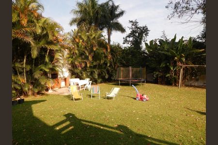 9_photo/94cf006343.93b8fa184532727f-ATLAS-0a1e7b4e-8f90-4aa0-811a-6c9e421e57f5.jpg de casa de condomínio à venda com 4 quartos, 450m² em Recantinho, Carapicuíba