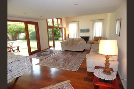 9_photo/94cf006343.93b8fa184532727f-ATLAS-ab0e4f6a-007d-4e64-bcd1-fa54d2af5165.jpg de casa de condomínio à venda com 4 quartos, 450m² em Recantinho, Carapicuíba