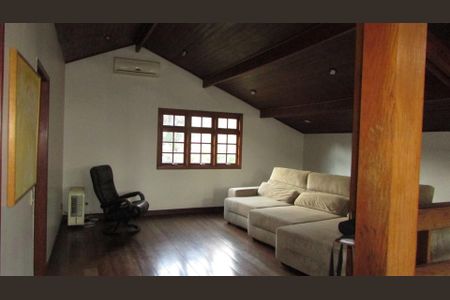 4_photo/94cf006471.28f6ec5d72603be5-ATLAS-7f70b73e-e350-4e38-ac72-291f3a601d5c.jpg de casa de condomínio à venda com 3 quartos, 400m² em Chácara das Candeias, Carapicuíba
