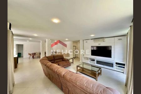 15_photo/94cf00649d.93b8fa184532727f-ATLAS-a4b585f0-352e-4049-975b-cc0d4aad87bf.jpg de casa de condomínio à venda com 3 quartos, 574m² em Recanto Impla, Carapicuíba