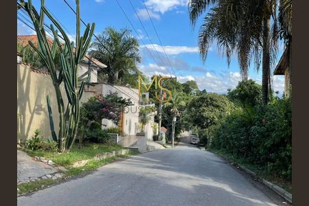 5_photo/94cf006587.93b8fa184532727f-ATLAS-3ce7e79a-5f2e-4ad6-9f84-3ea53c37db20.jpg de casa à venda com 3 quartos, 131m² em Vila Diva, Carapicuíba