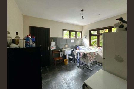 4_photo/94cf00659b.588d4a7fb74764b6-ATLAS-12dfe760-55b3-4e6e-b741-90d19d269b44.jpg de casa à venda com 4 quartos, 303m² em Vila Diva, Carapicuíba