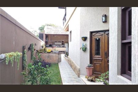 5_photo/94cf00659b.e17343cf5b702f60-ATLAS-0cfa8284-8c40-4eab-ad51-32cdf66d9dab.jpg de casa à venda com 3 quartos, 285m² em Vila Diva, Carapicuíba