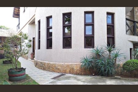 6_photo/94cf00659b.e17343cf5b702f60-ATLAS-1cc9cefc-783d-4ee6-8384-d1a5f3cb2ecb.jpg de casa à venda com 3 quartos, 285m² em Vila Diva, Carapicuíba