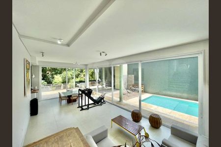 5_photo/94cf00668f.c696d6dfecea6f1c-ATLAS-16255e69-6f10-483f-a2d9-30a3d0da2af1.jpg de casa à venda com 4 quartos, 386m² em Chácara das Candeias, Carapicuíba