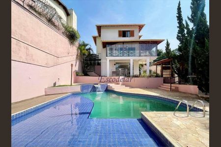 5_photo/94cf006953.f5994e8b2021a887-ATLAS-c3100eb4-86b0-4a19-bdd3-e6e214687bae.jpg de casa de condomínio à venda com 3 quartos, 358m² em Chácara das Paineiras, Carapicuíba