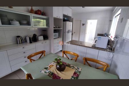 10_photo/94cf006969.ead0744c2329e0c8-ATLAS-678b0f2c-6150-467c-9d1b-52d528b57663.jpg de casa para alugar com 4 quartos, 231m² em Chácara das Paineiras, Carapicuíba