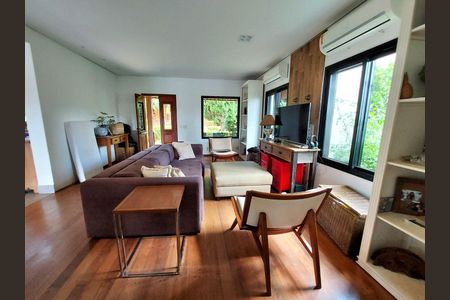 2_photo/94cf0071f3.5c4d2993a39340ff-ATLAS-12fbb1b0-b154-48ec-8922-cfd77e802d9e.jpg de casa de condomínio à venda com 4 quartos, 450m² em Vilarejo, Carapicuíba