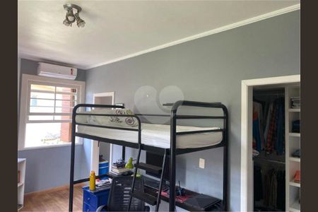 2_photo/94cf0074ab.06d0e82101a84137-ATLAS-169c9fb5-599b-4eab-a5e6-6cdd496c47aa.jpg de casa à venda com 3 quartos, 320m² em Chácara dos Lagos, Carapicuíba