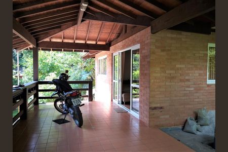 5_photo/94cf0074c5.4f48e483d4bcdc3b-ATLAS-5b85d398-9191-4859-b9eb-b0a36acdd6c4.jpg de casa de condomínio à venda com 4 quartos, 800m² em Chácara dos Lagos, Carapicuíba